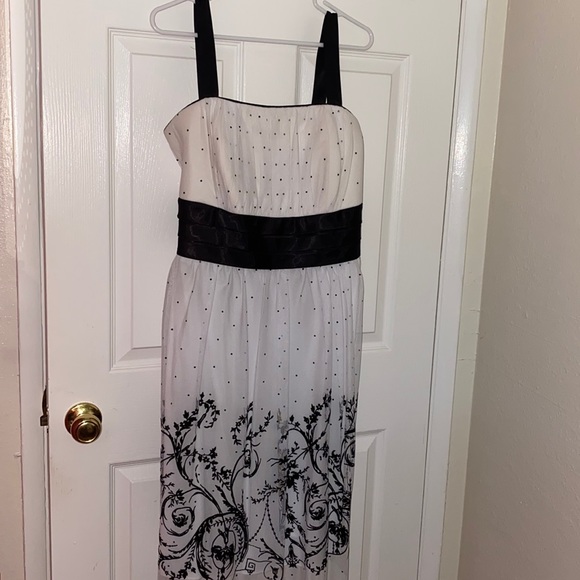 R&M Richards Dresses & Skirts - R&MRichards black and white dress. Size 14W.